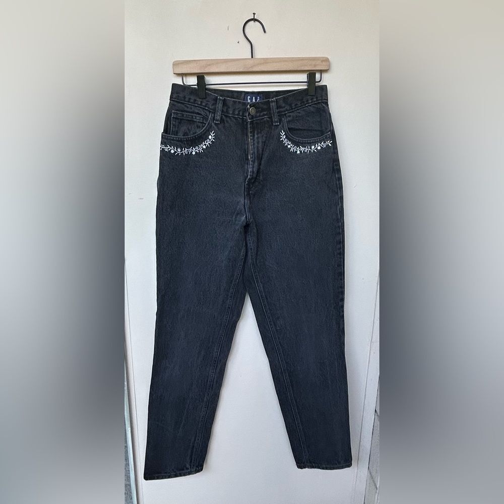 EUC Vintage GAP Distressed Black Embroidered Classic Fit Jeans - Size 10